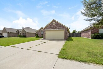 4009 Notting Hill Dr in Moore, OK - Building Photo - Building Photo