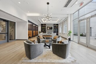 Heritage Court in Ewing, NJ - Building Photo - Building Photo