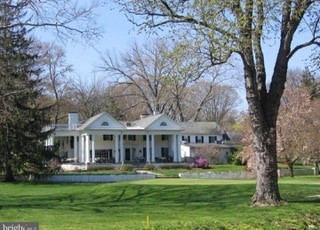 310 Drummers Ln in Wayne, PA - Building Photo - Building Photo