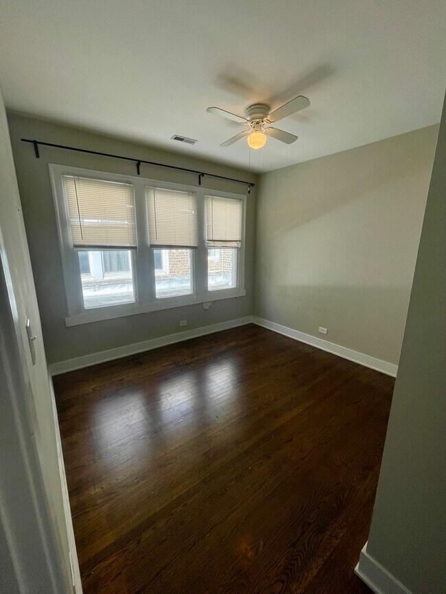 3304 W Armitage Ave in Chicago, IL - Building Photo - Building Photo