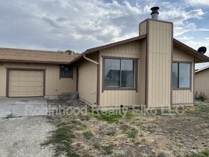 395 Parkchester Dr in Spring Creek, NV - Building Photo - Building Photo