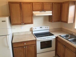 4132 SW 61st Ave in Davie, FL - Building Photo - Building Photo
