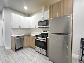 42 Storms Ave, Unit 3R Apartments