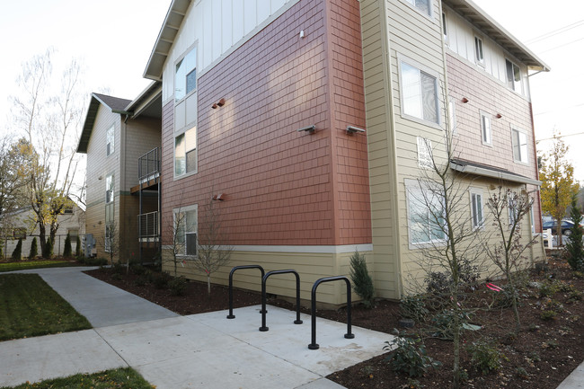 D Street Salal Apartments in Portland, OR - Building Photo - Building Photo