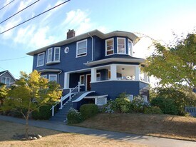 1303 44th Ave SW, Unit B in Seattle, WA - Building Photo