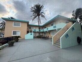 323 Monroe St in Hollywood, FL - Building Photo