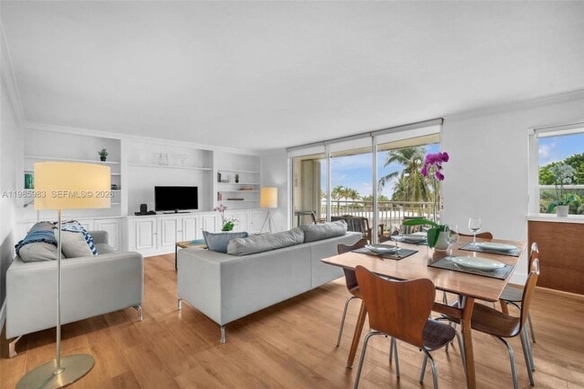 611 Ocean Dr, Unit 3E in Key Biscayne, FL - Building Photo - Building Photo