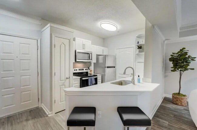 2900 Pharr Ct S Northwest in Atlanta, GA - Building Photo - Building Photo