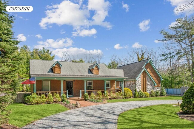 2 Spread Oak Ln in East Hampton, NY - Building Photo - Building Photo