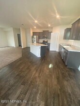 8333 Cape Fox Dr in Jacksonville, FL - Building Photo - Building Photo