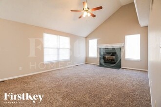 713 Canter St in Raymore, MO - Foto de edificio - Building Photo