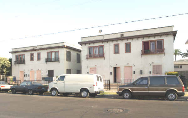 971-977 W 42nd Pl in Los Angeles, CA - Building Photo