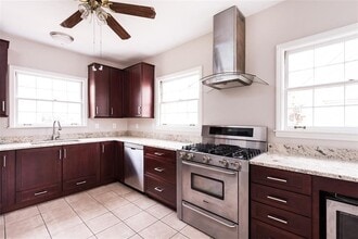 132 Garden Ln in Decatur, GA - Building Photo - Building Photo