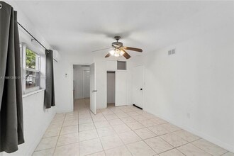 7812 Juniper St in Miramar, FL - Building Photo - Building Photo