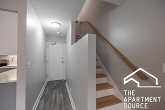 745 W Gordon Ter, Unit 310 in Chicago, IL - Foto de edificio - Building Photo