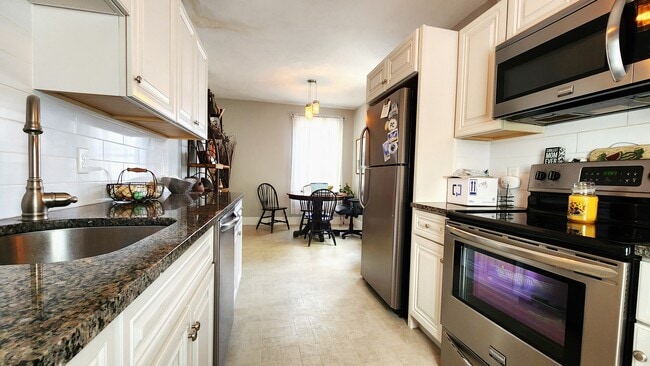 8 Fay St, Unit 2 in Westborough, MA - Building Photo - Building Photo