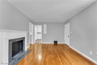 650 E 250th St in Euclid, OH - Building Photo - Building Photo