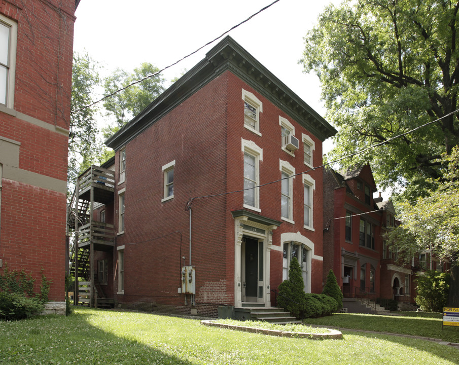 1233 1st St in Louisville, KY - Building Photo