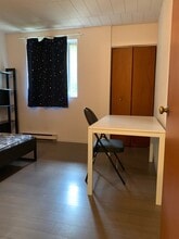 3044 Sandwich St. in Windsor, ON - Foto de edificio - Building Photo