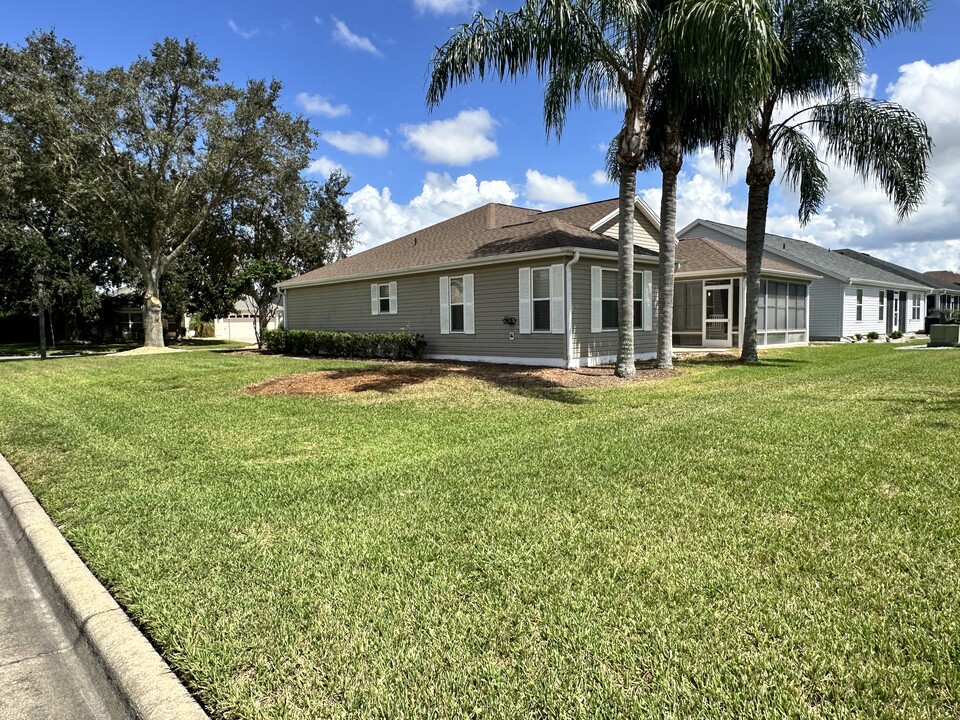 2000 Ardmore Way in the Villages, FL - Building Photo