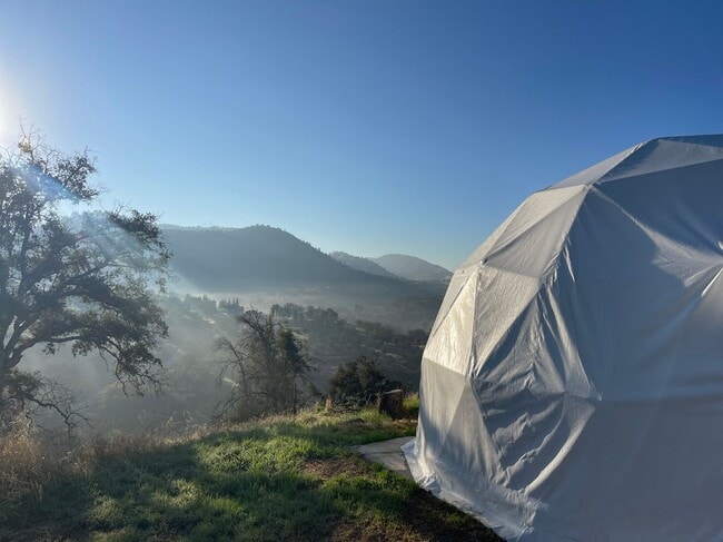 37575 Shadybrook Ln in Squaw Valley, CA - Foto de edificio - Building Photo