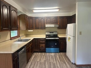 706 Beekman Rd in Hopewell Junction, NY - Building Photo - Building Photo