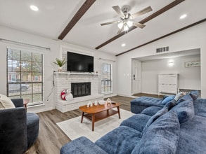 2235 E Peters Colony Rd in Carrollton, TX - Foto de edificio - Building Photo