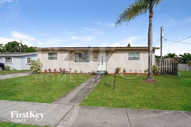2921 N 74th Way in Pembroke Pines, FL - Building Photo - Building Photo