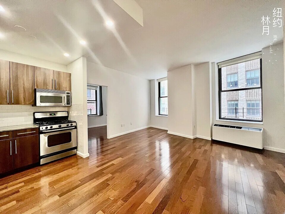 8 Liberty Pl in New York, NY - Building Photo