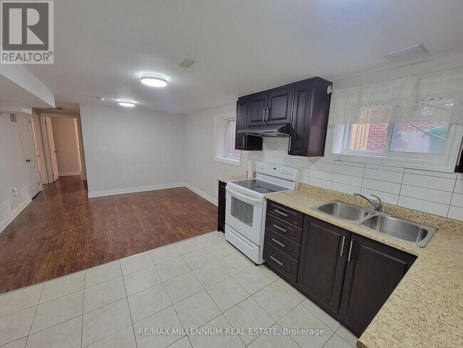 77 Ashford Ct in Brampton, ON - Building Photo - Building Photo