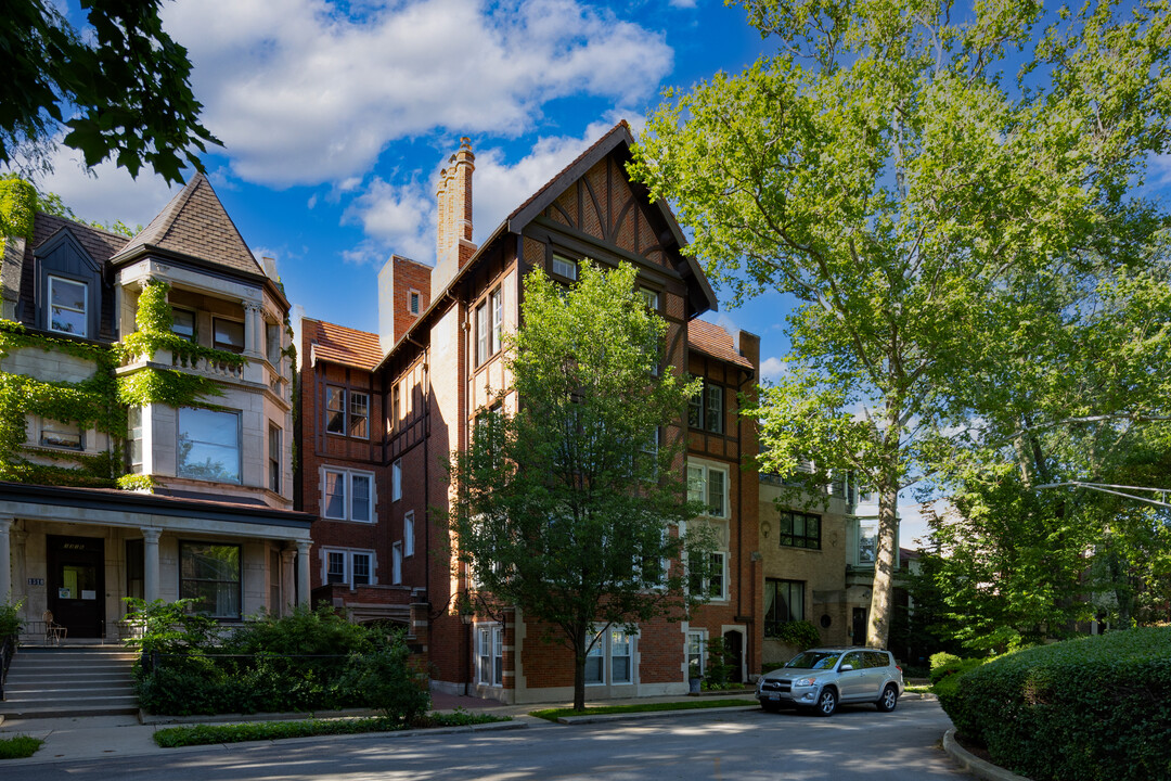 1320 Madison Park in Chicago, IL - Building Photo