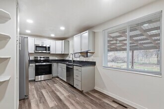 138 Lynnwood Dr in Clearfield, UT - Building Photo - Building Photo