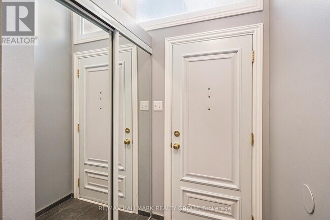 560 Buchanan Crescent in Ottawa, ON - Building Photo - Building Photo