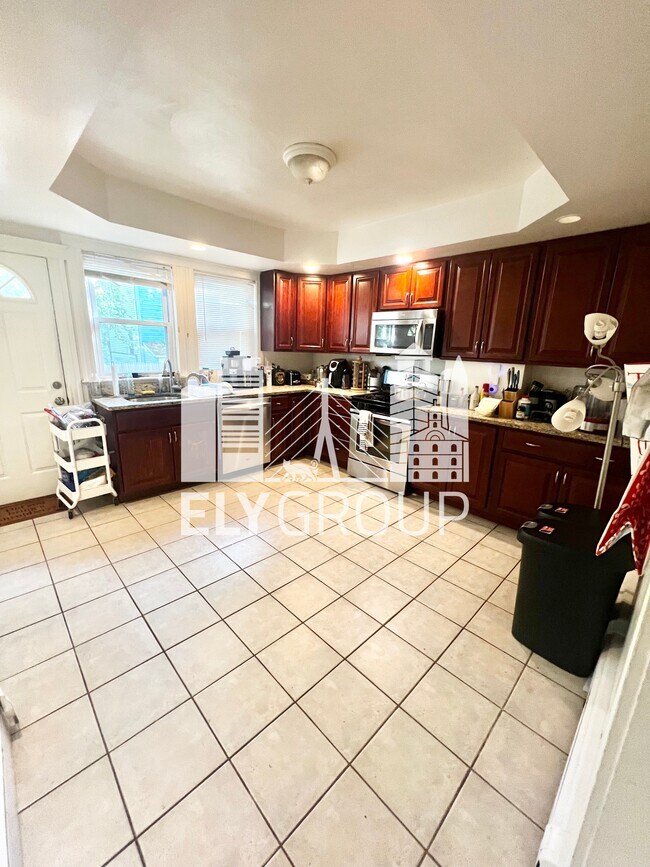 165 Sharon St in Medford, MA - Foto de edificio - Building Photo
