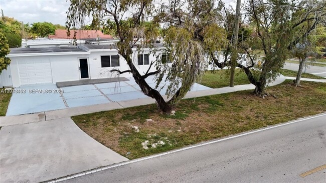 property at 10381 SW 32nd St
