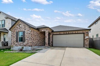 704 Bailey Park Dr in Jarrell, TX - Building Photo - Building Photo