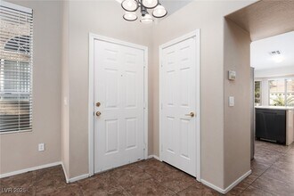 1637 Eagle Peak Way in Las Vegas, NV - Building Photo - Building Photo