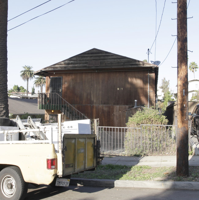 971 Sanborn Ave in Los Angeles, CA - Building Photo - Building Photo