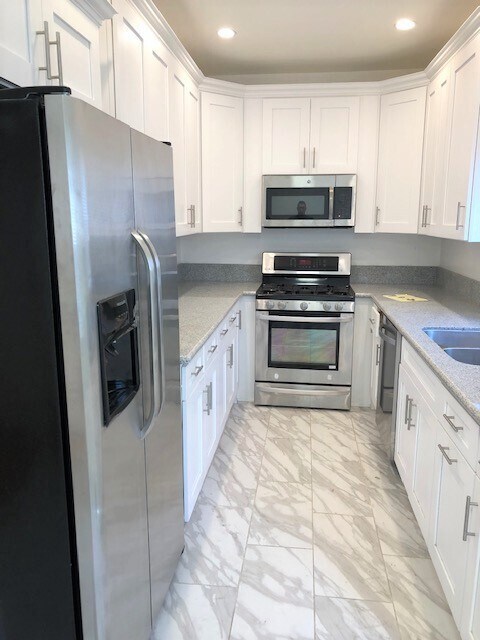 208 N Coronado St in Los Angeles, CA - Foto de edificio - Building Photo