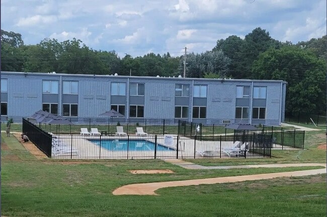 4205 Hatch Blvd in Sheffield, AL - Building Photo - Building Photo