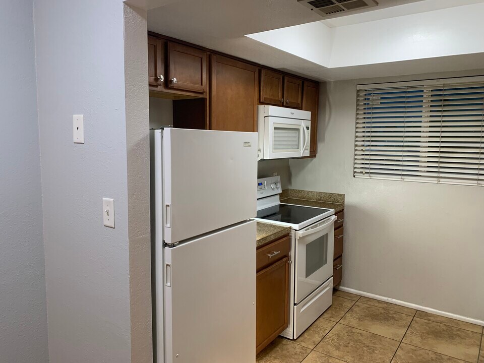 11350 W Tennessee Ave in Youngtown, AZ - Building Photo