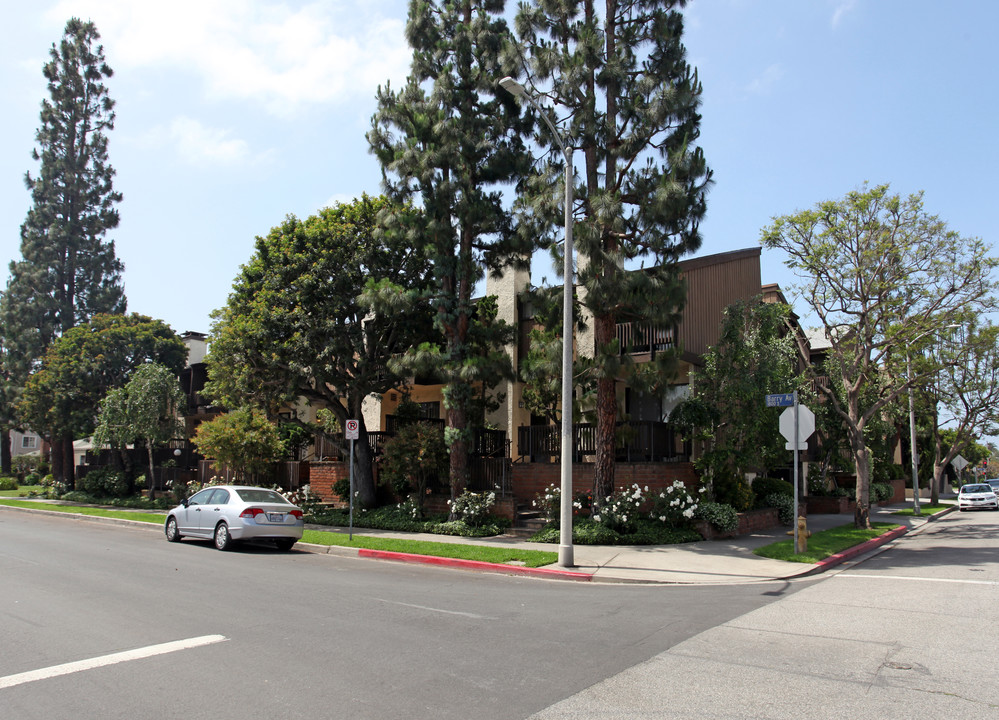 1801-1813 Barry Ave in Los Angeles, CA - Building Photo