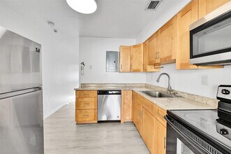 2409 Taft St in Hollywood, FL - Building Photo - Building Photo