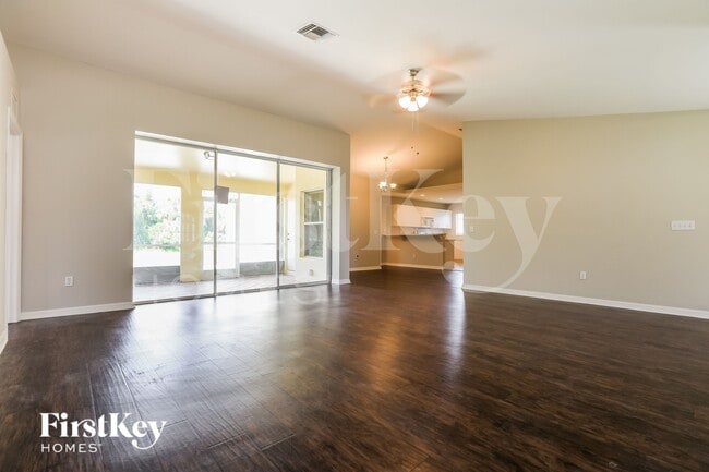 2166 Boca Chica Ave in North Port, FL - Foto de edificio - Building Photo