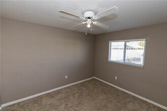 417 SE 21st Terrace in Cape Coral, FL - Foto de edificio - Building Photo