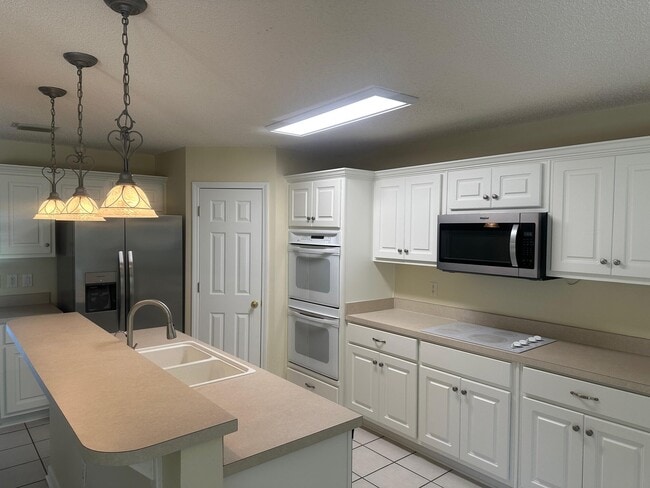 property at 2308 Valley Pl