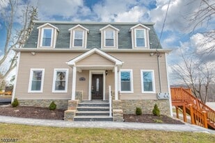 43 Perrin Ave in Pompton Lakes, NJ - Building Photo