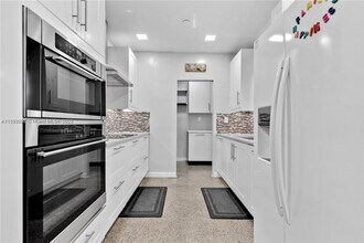 174 211 1, in North Miami Beach, FL - Building Photo - Building Photo