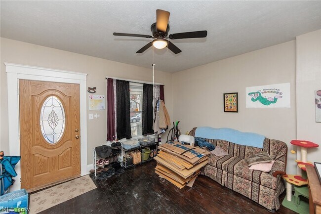 1446 Hopkins Ave in Lakewood, OH - Foto de edificio - Building Photo