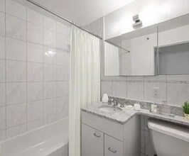 25 Exeter St, Unit 12T in Boston, MA - Building Photo - Building Photo